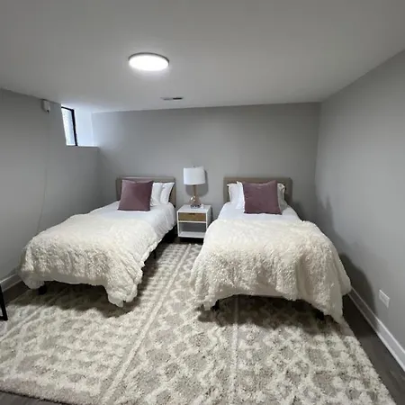 Modern 3 Bedroom Close To Downtown Chicago Exterior photo