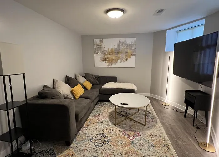 Modern 3 Bedroom Close To Downtown Chicago