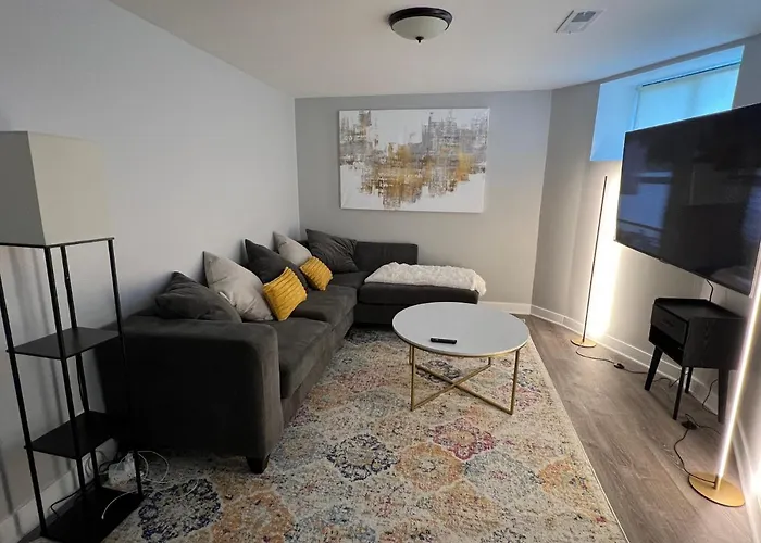 Modern 3 Bedroom Close To Downtown Chicago