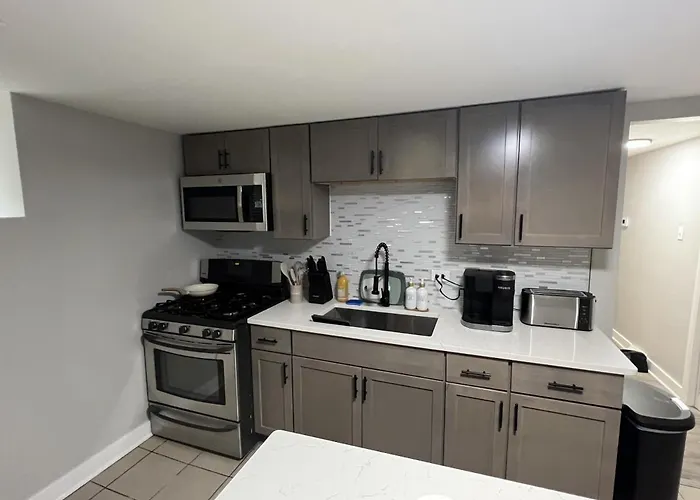 Modern 3 Bedroom Close To Downtown Chicago