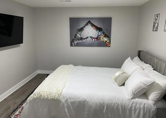 Modern 3 Bedroom Close To Downtown Chicago