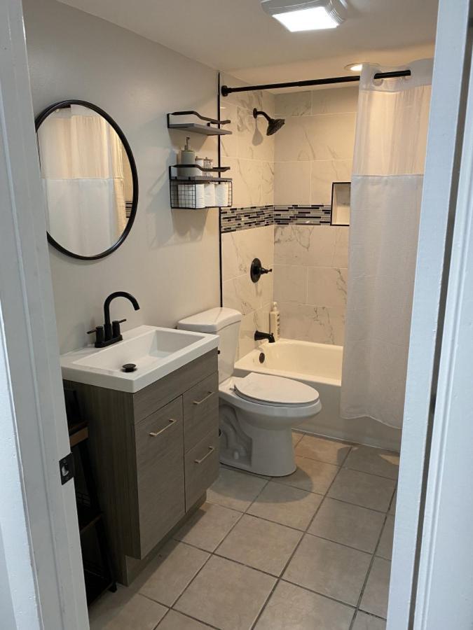 Modern 3 Bedroom Close To Downtown Apartment Chicago