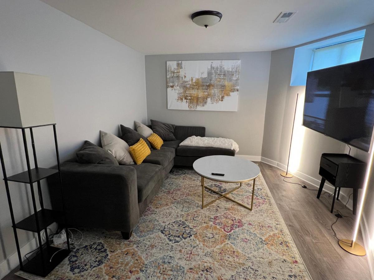 Modern 3 Bedroom Close To Downtown Apartment Chicago