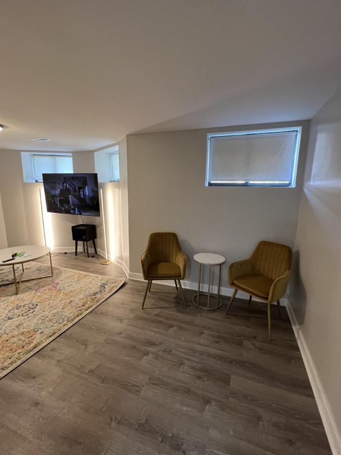 Modern 3 Bedroom Close To Downtown Appartement *